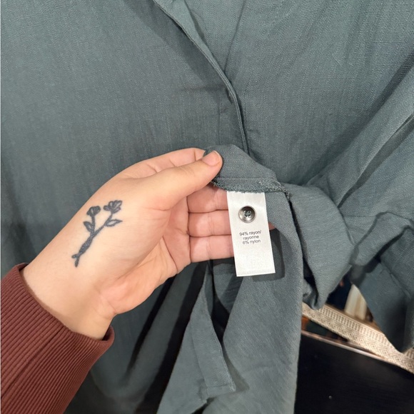 Maurices Slate Blue Button-Down Shirt size large - Picture 4 of 5